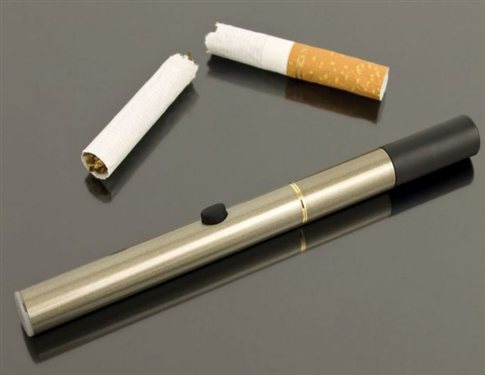 Το ηλεκτρονικό τσιγάρο βλάπτει τους πνεύμονες, δείχνει νέα ελληνική μελέτη